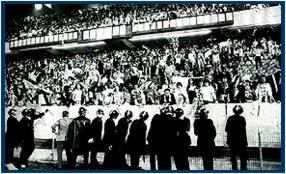 leeds united fans singing in paris